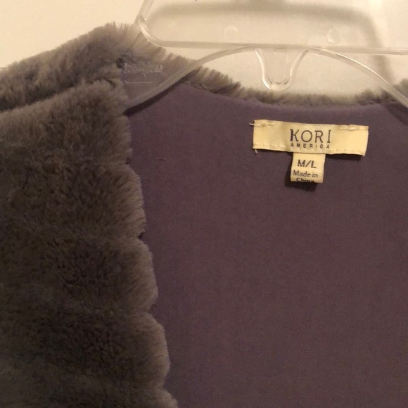 Gray faux fur Vest. Soft. - Picture 4 of 6